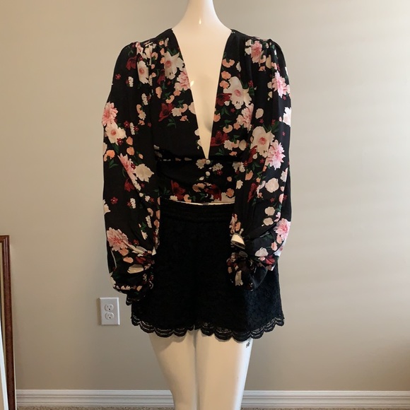 DVF CLASSIC LACE SHORTS ELASTIC WAIST FLORAL LACE BLACK LINING BLACK LACE M - Picture 4 of 10